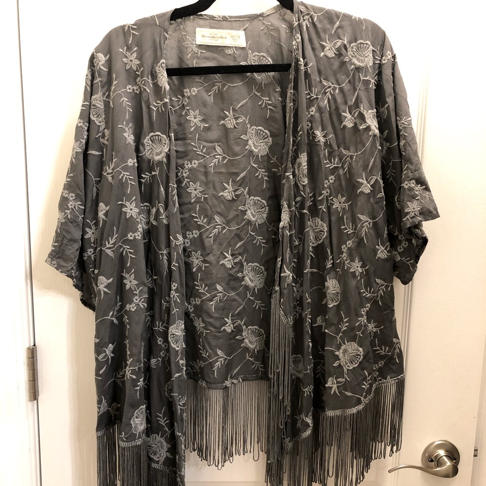 Abercrombie and Fitch Gray Floral Kimono
